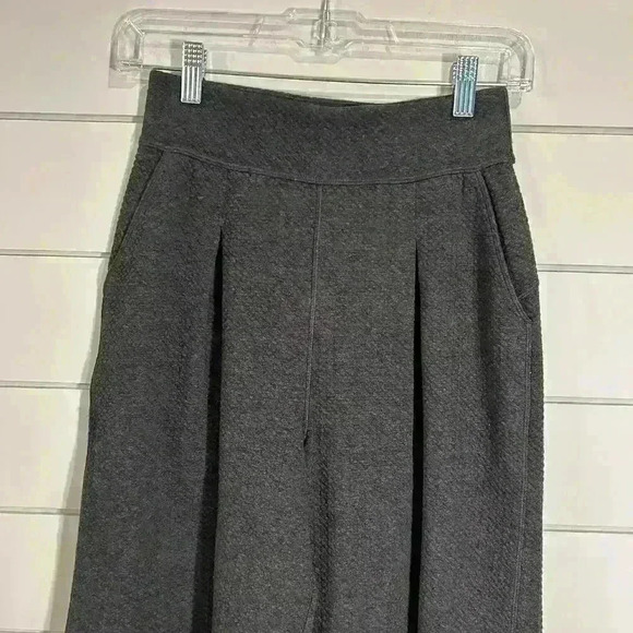 Lululemon Women’s Crop Pant Dark Gray Size 4 Athleisure Casual Wide Leg - Picture 2 of 10